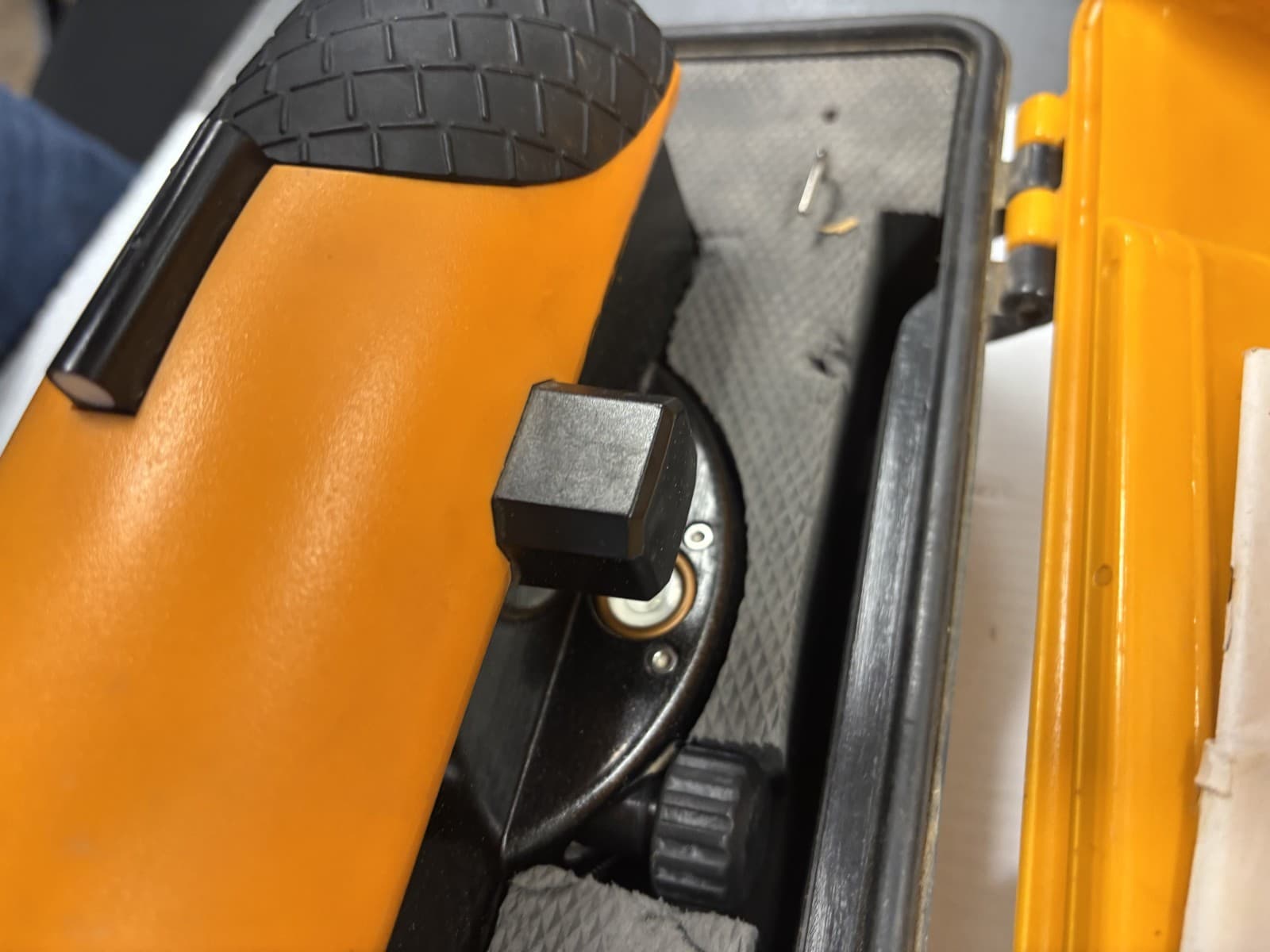 + CST/berger 24x Pal/Sal w/ Hard Shell Case sold as is - Thumbnail 7