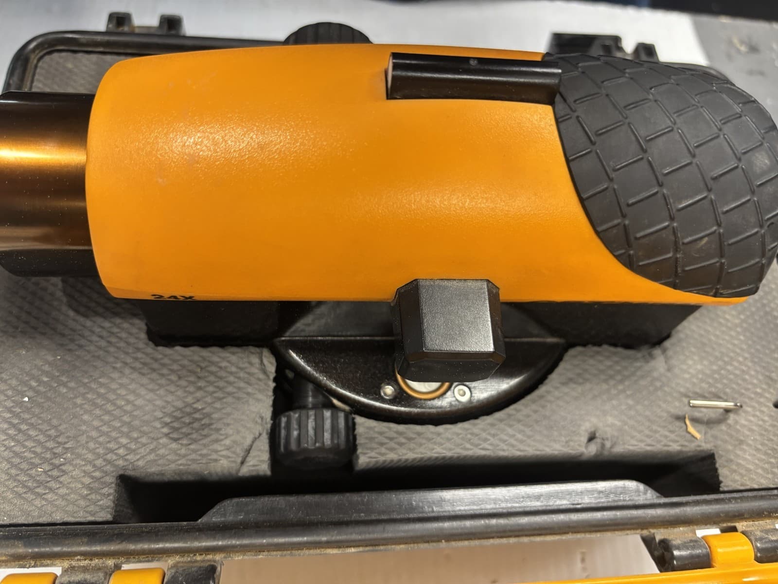 + CST/berger 24x Pal/Sal w/ Hard Shell Case sold as is - Thumbnail 2