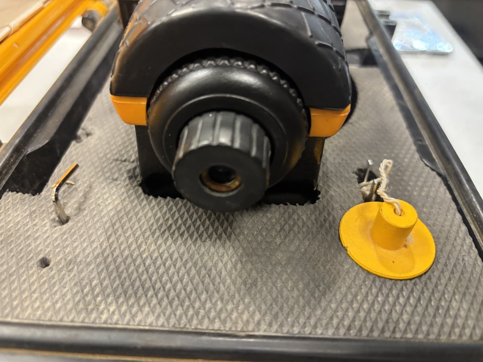 + CST/berger 24x Pal/Sal w/ Hard Shell Case sold as is - Thumbnail 3