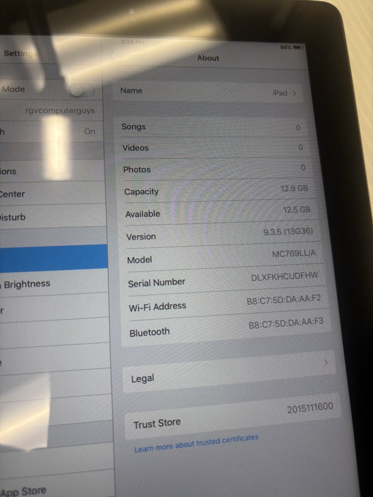 Apple iPad 2 32GB, Wi-Fi, 9.7 in Silver - Thumbnail 3