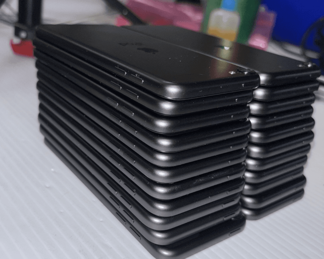 Apple Ipod Touch Bundle Lot of 22 for parts or repair c description - Image 1