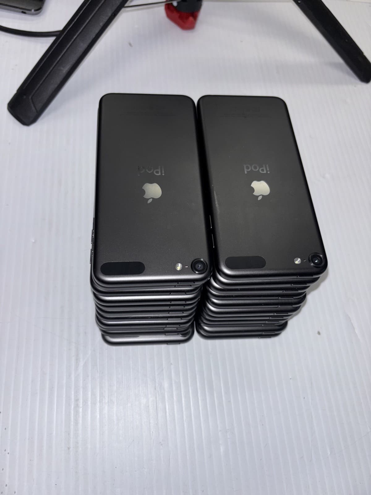 Apple Ipod Touch Bundle Lot of 22 for parts or repair c description - Thumbnail 4