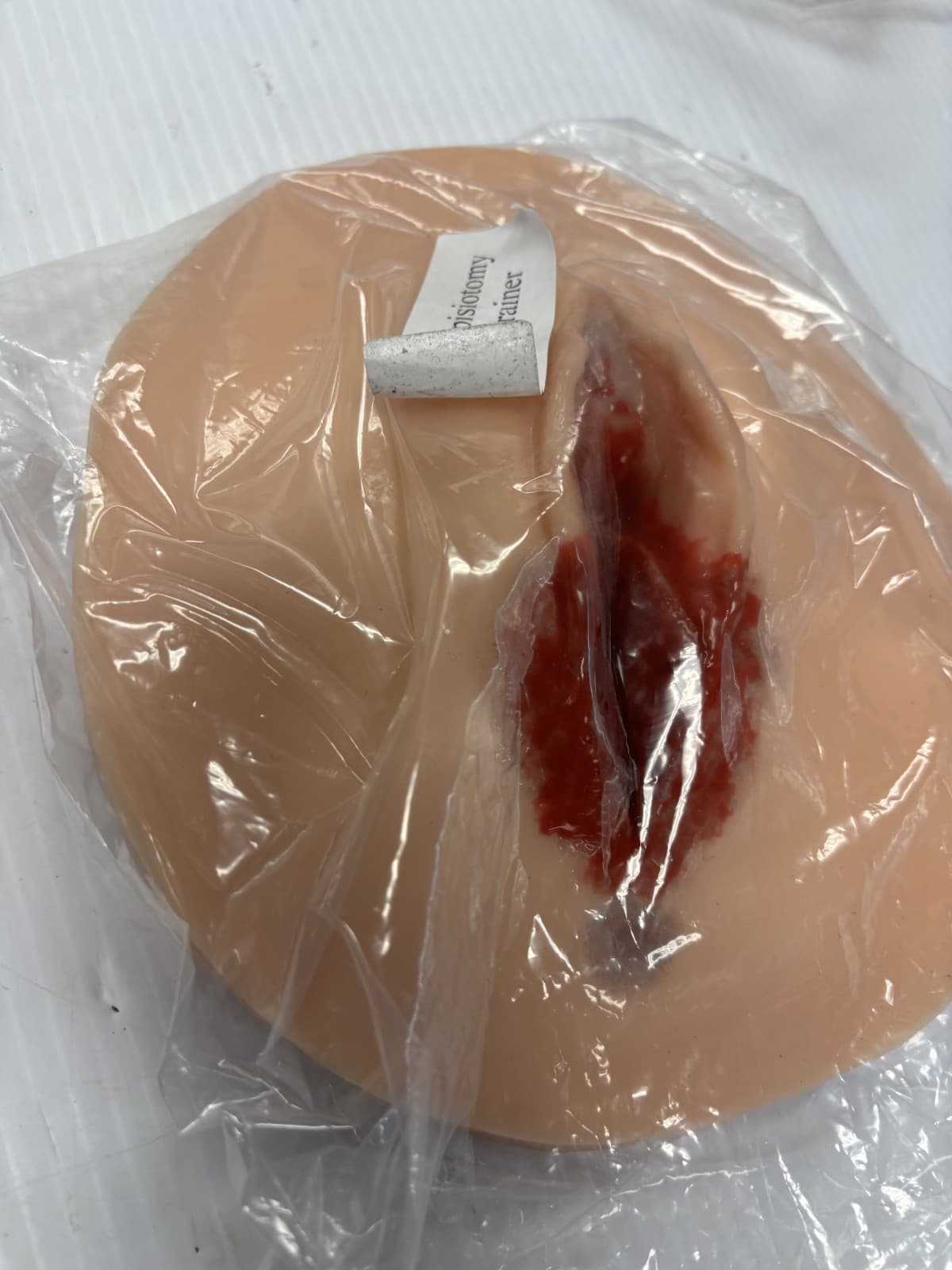 midline episiotomy suture trainer - Thumbnail 2