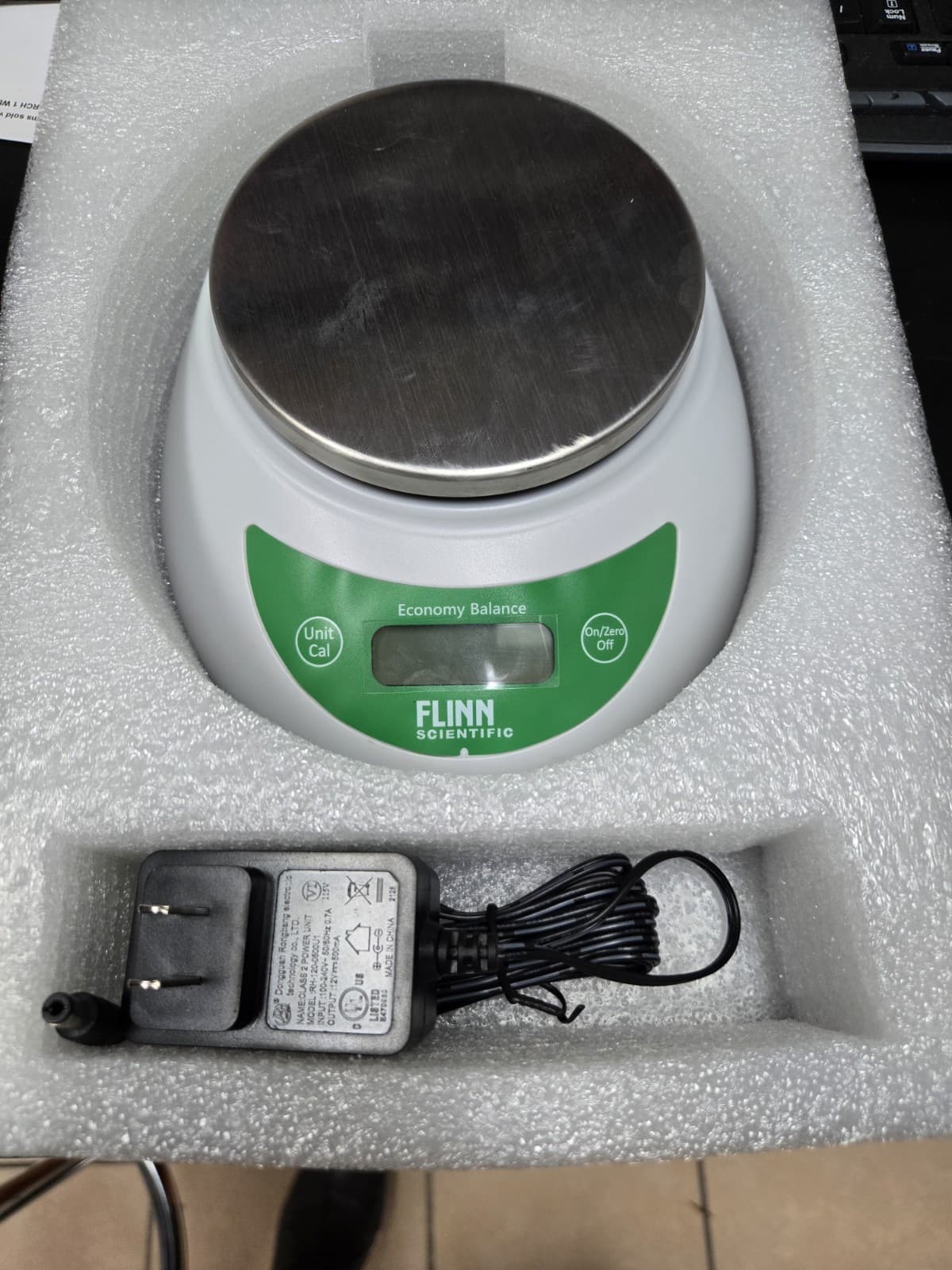 Flinn Scientific Electronic Balance, Economy, 250 g × 0.1 g - Image 1