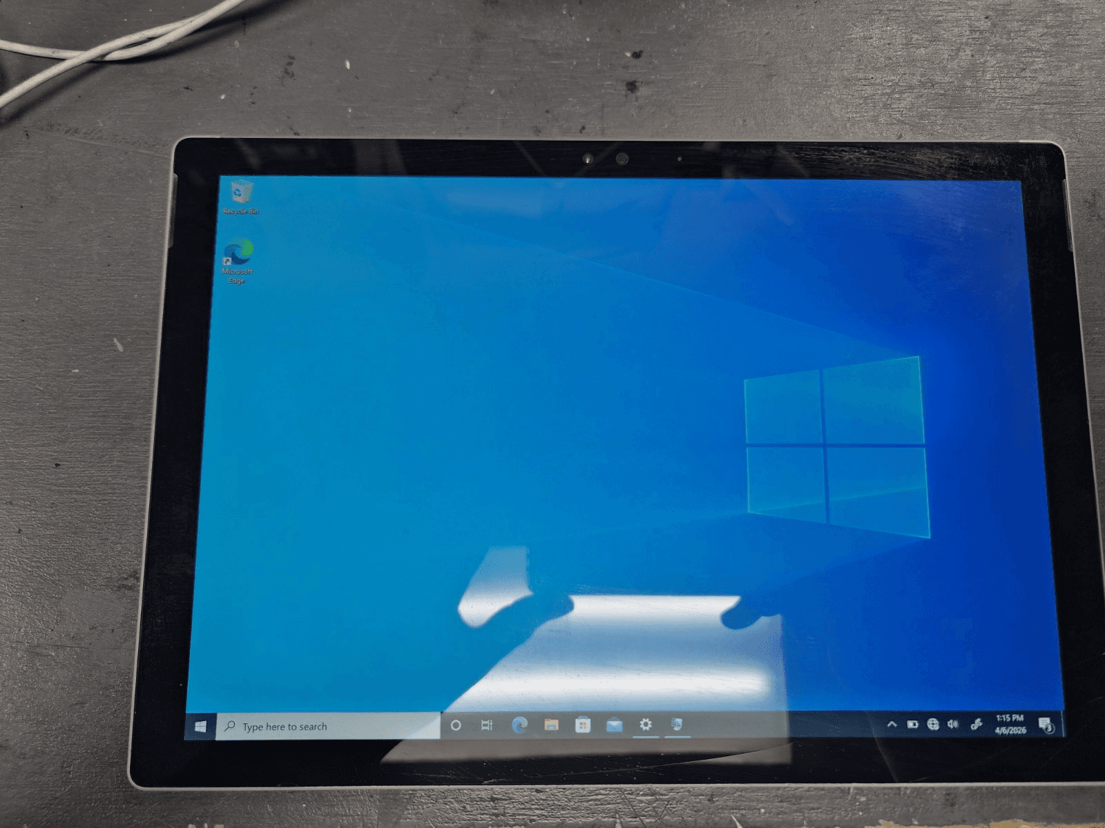 Microsoft Surface Pro 4 1724 12.3" i7-6650U 2.2GHz 8GB RAM 256GB SSD ** Cracked - Image 1