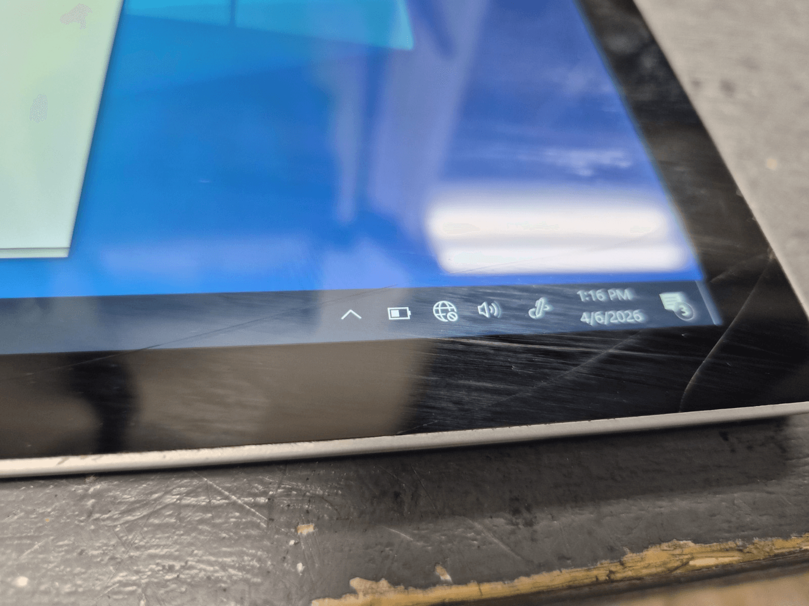 Microsoft Surface Pro 4 1724 12.3" i7-6650U 2.2GHz 8GB RAM 256GB SSD ** Cracked - Thumbnail 5