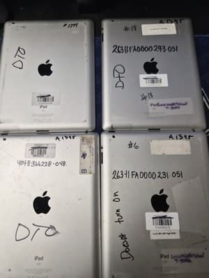 Apple iPad Lot Of 4 For Parts, Untested, 16GB A1395 - Thumbnail 2