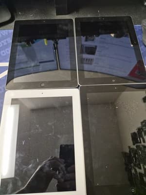 Apple iPad Lot Of 4 For Parts, Untested, 16GB A1395 - Image 1