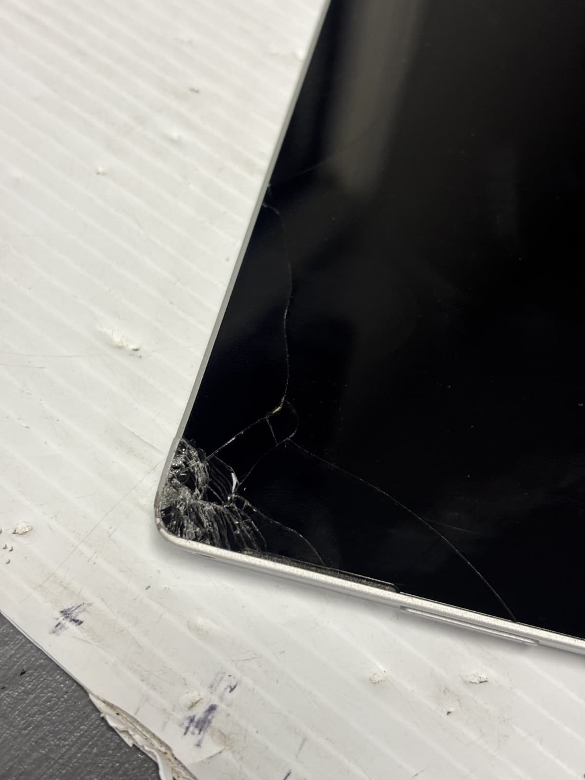 Microsoft Surface Pro 1631 128 gb for parts or repair - Thumbnail 5