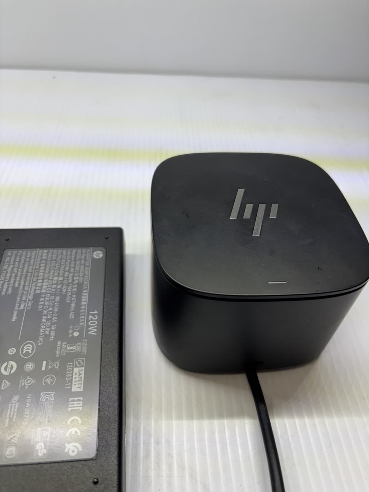 HP G2 Dock Thunderbolt 120W Docking Station USB-C w/Charger - Thumbnail 2