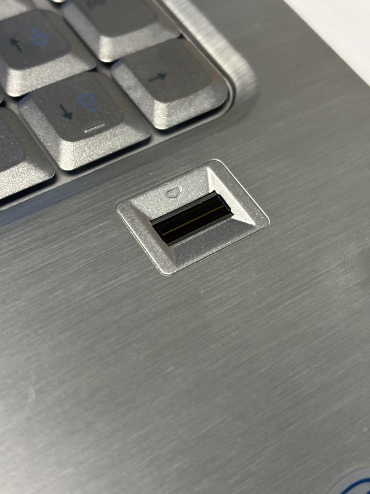 DELL XPS M1530 CLASSIC LAPTOP CORE 2 DUO 2gb ram 250gb hdd c description - Thumbnail 5