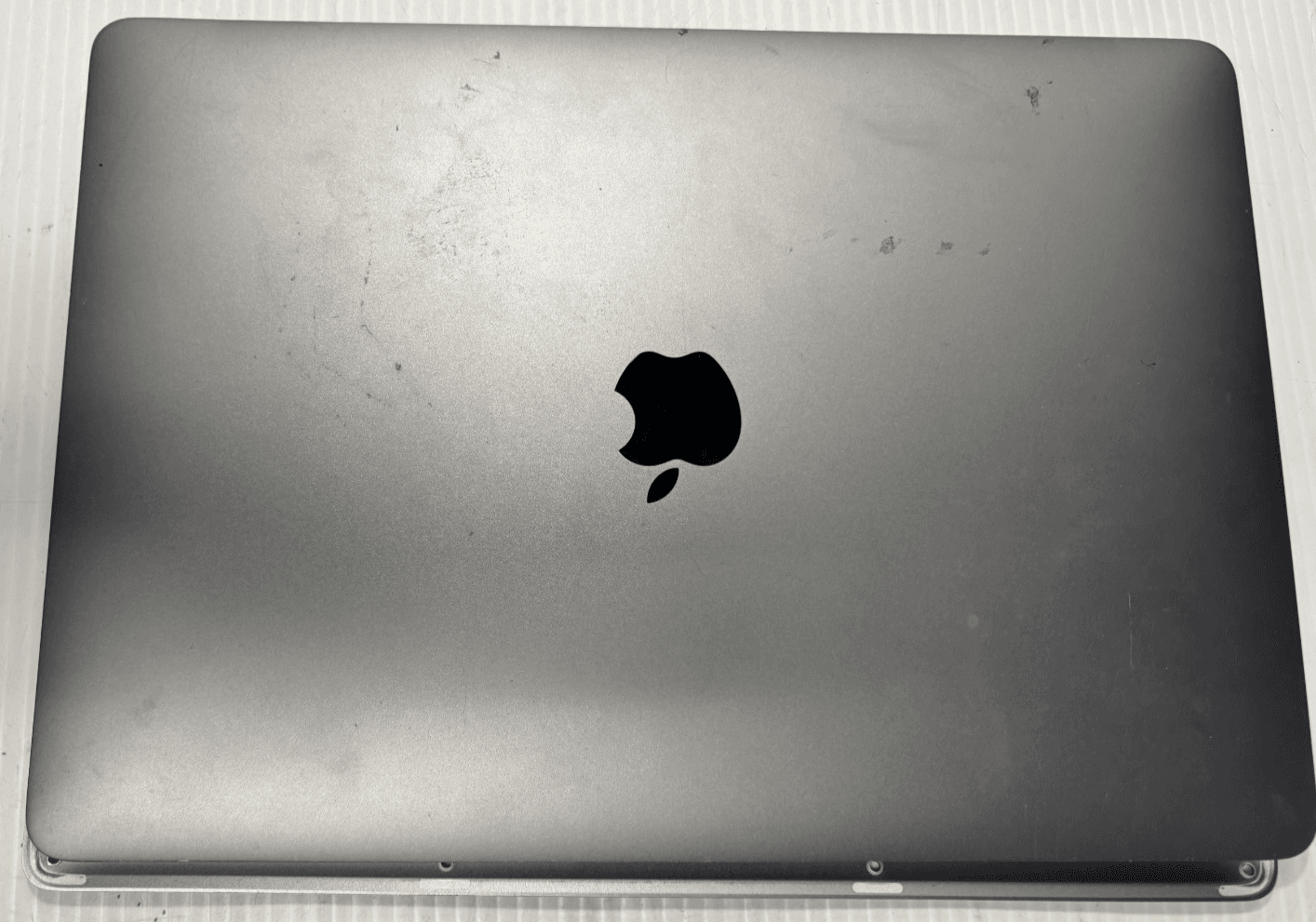 2019 Apple MacBook Air 13'' A1932 for scrap - Image 1
