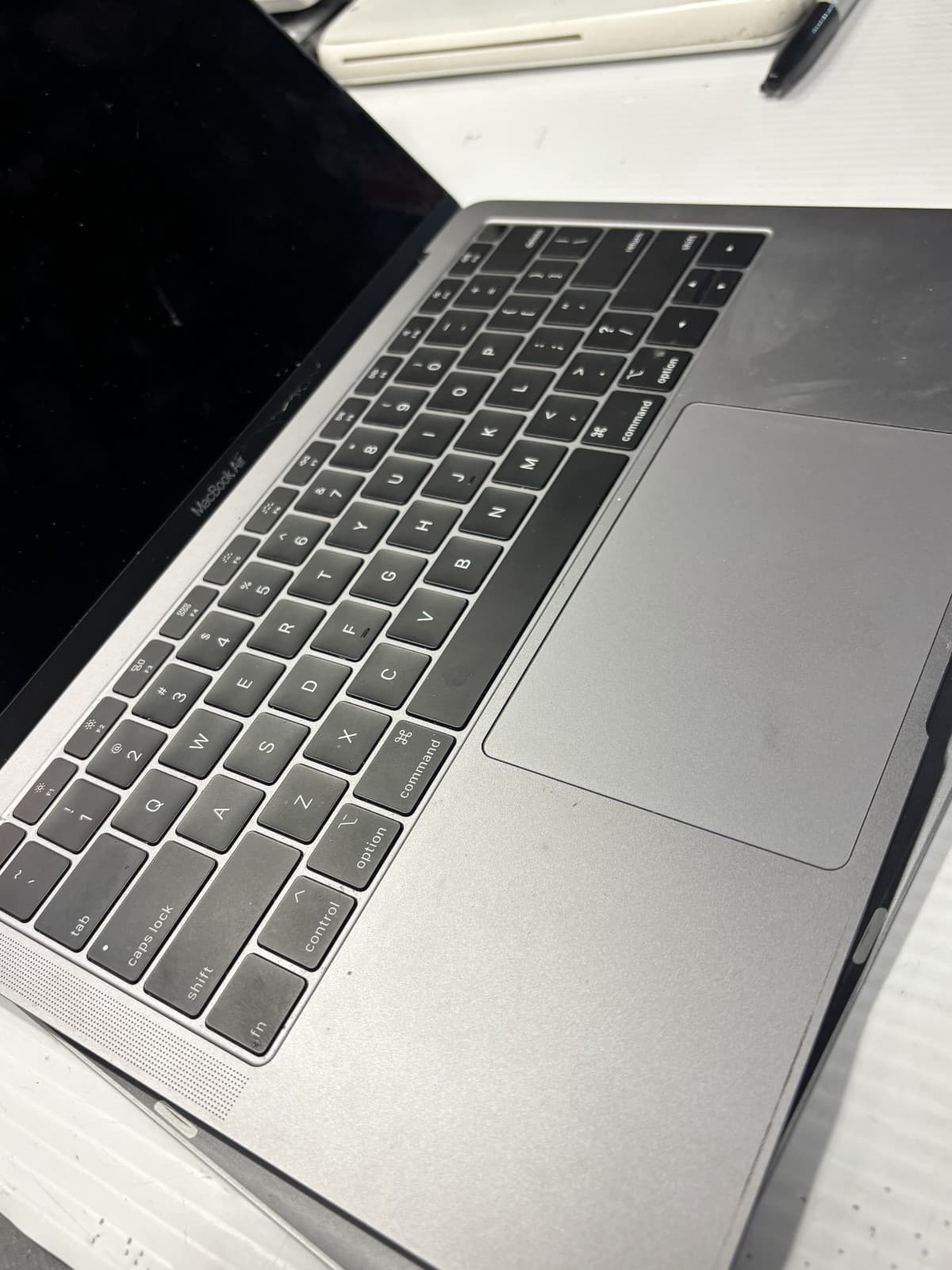 2019 Apple MacBook Air 13'' A1932 for scrap - Thumbnail 4