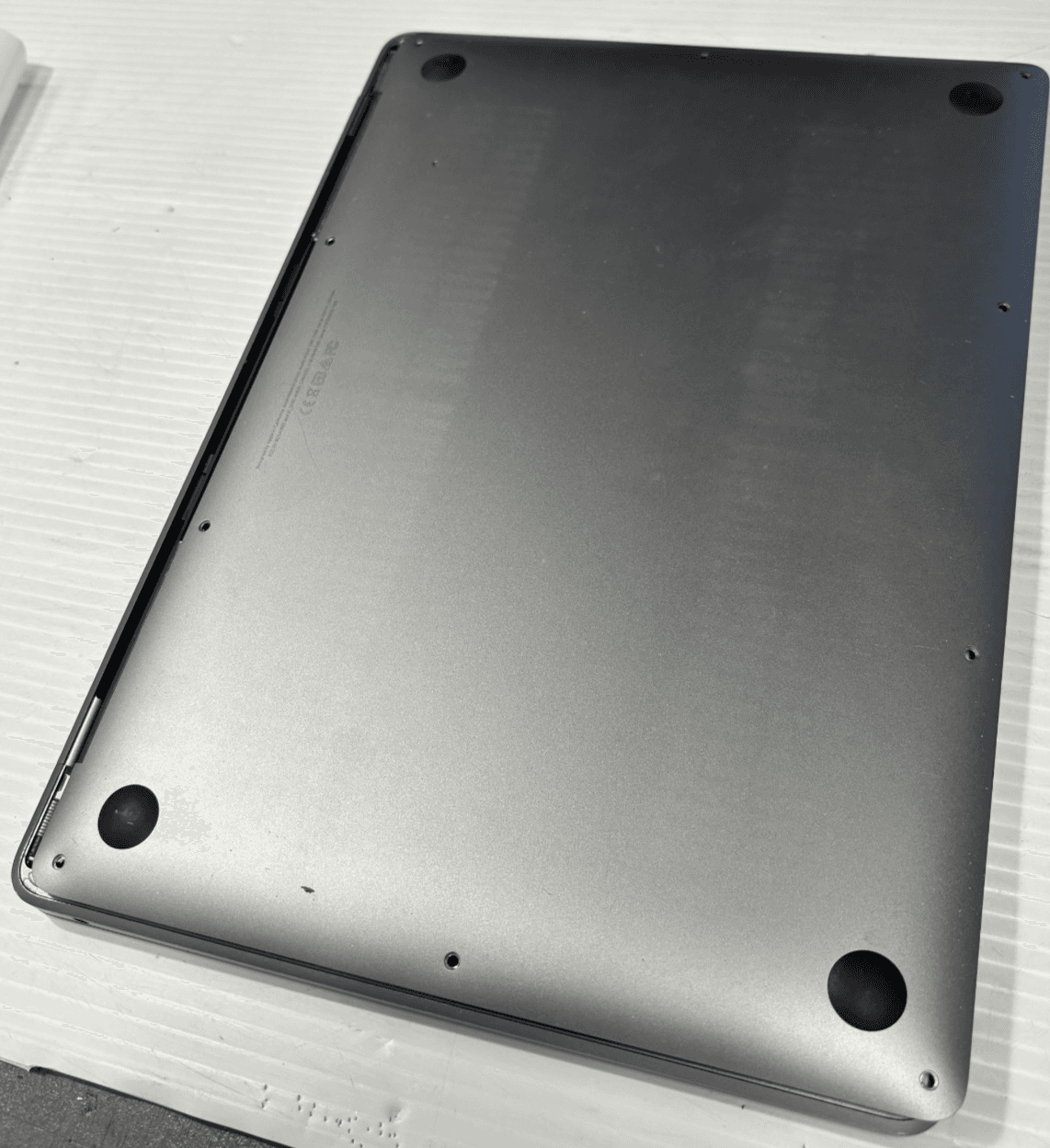 2019 Apple MacBook Air 13'' A1932 for scrap - Thumbnail 7