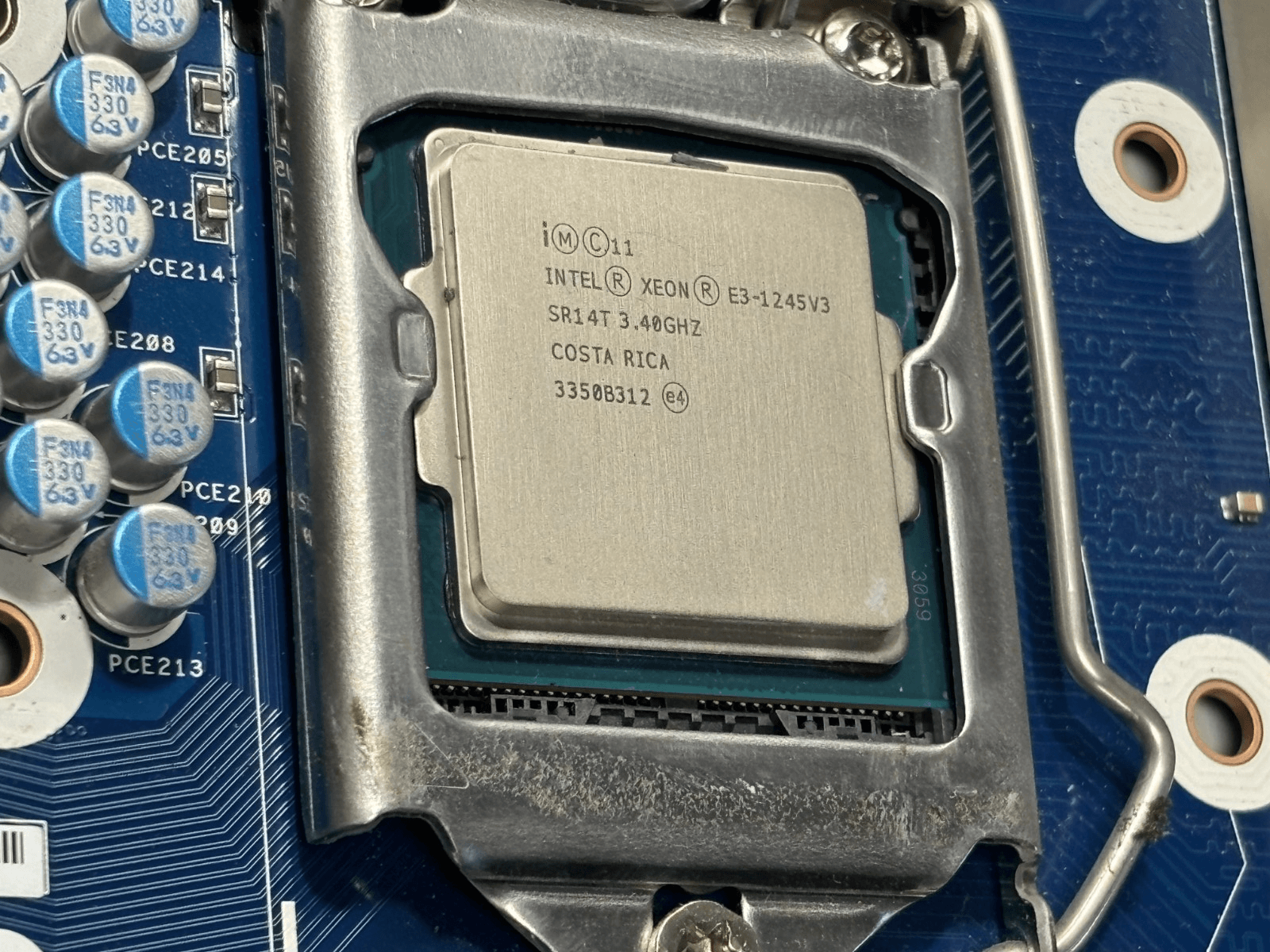 HP Z1 Workstation with intel xeon e3-1245v3/wifi card - Thumbnail 2