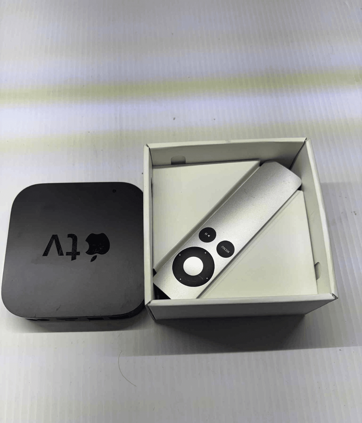 Apple TV (3rd Generation) Digital HD Media Streamer - Black A1469 - Thumbnail 3