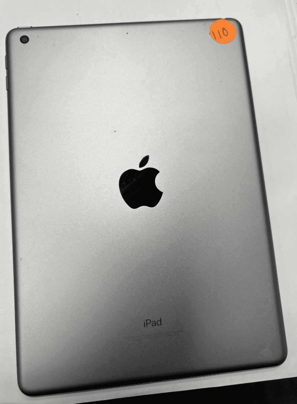 Apple iPad 6th Gen. 32GB, Wi-Fi, 9.7in - Gray / unlocked *Grade B* - Thumbnail 3