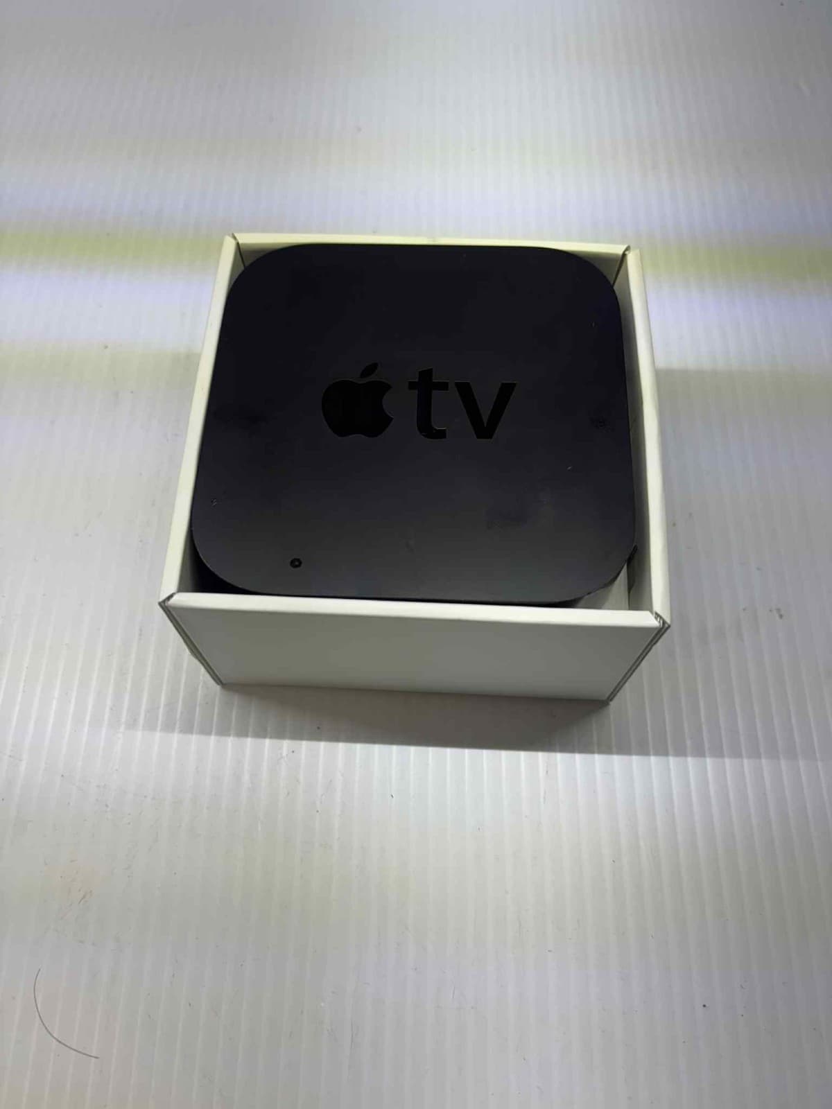 Apple TV (3rd Generation) Digital HD Media Streamer - Black A1469 - Thumbnail 2