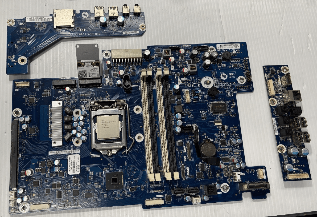 HP Z1 Workstation with intel xeon e3-1245v3/wifi card - Image 1