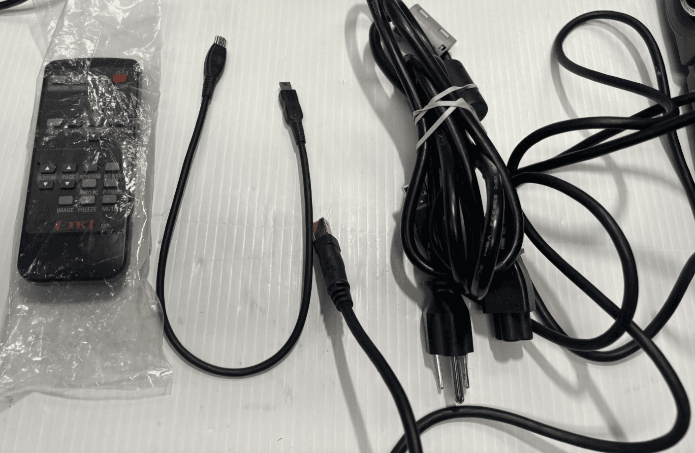 EIKI LC-SD10 Diamond Video Projector w Remote TESTED - Thumbnail 5