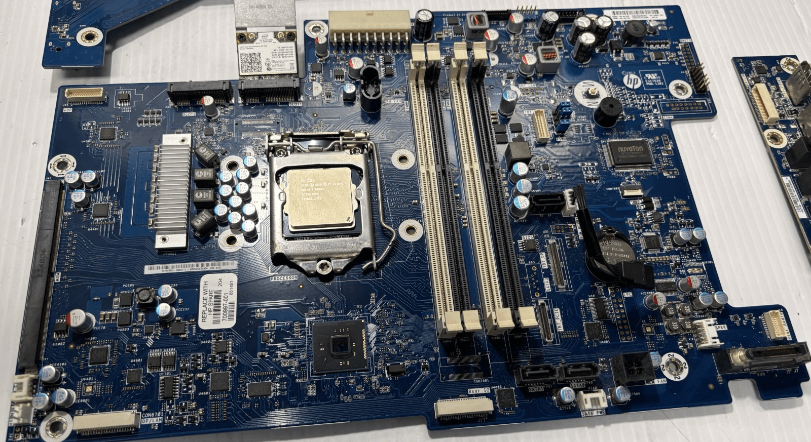 HP Z1 Workstation with intel xeon e3-1245v3/wifi card - Thumbnail 3