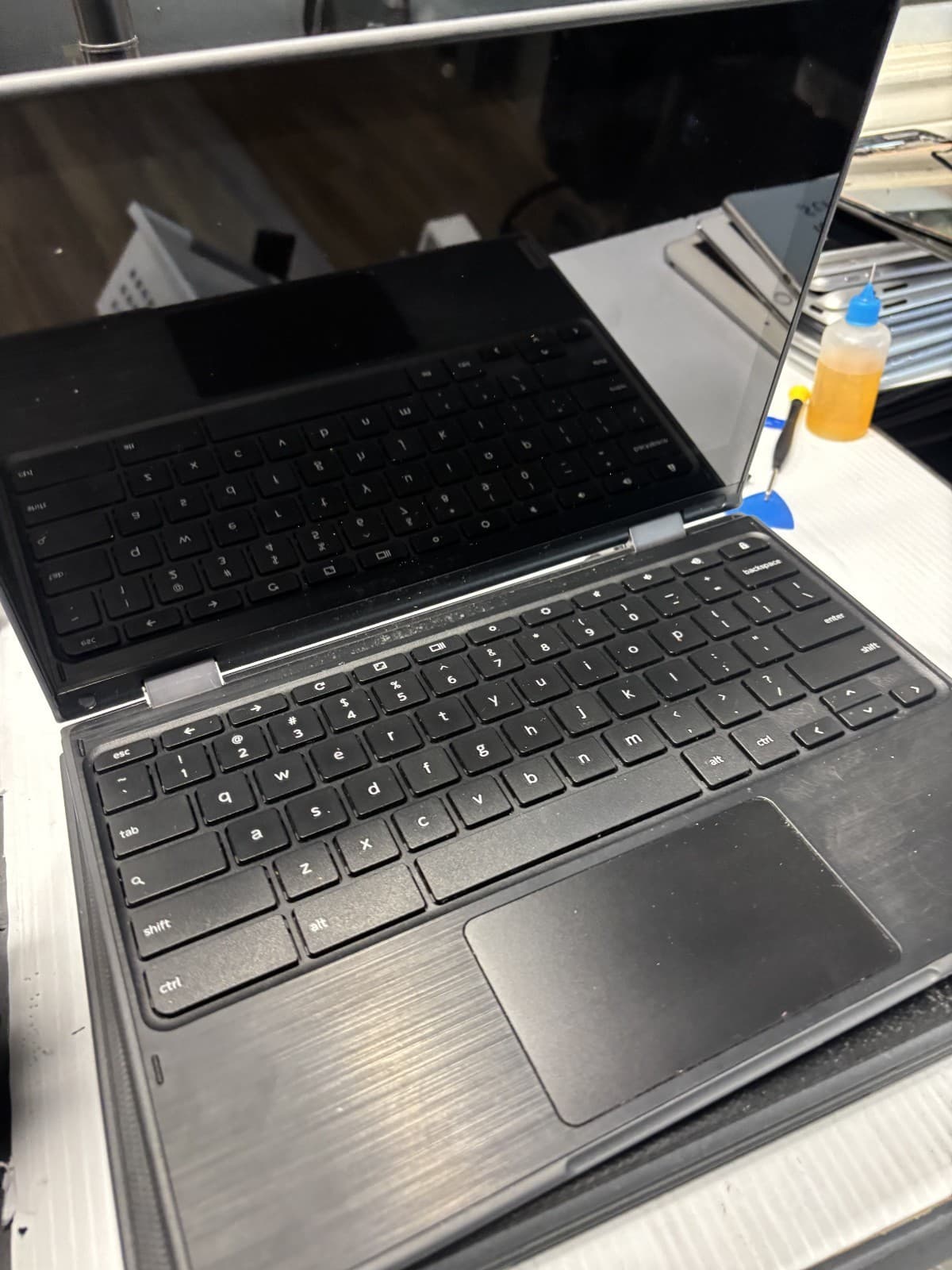 Lot of 10 Lenovo Chromebook Power/Screen/Keyboard Issues For Parts unlocked - Thumbnail 11