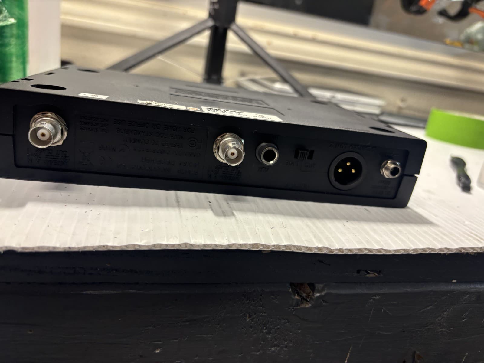 Shure ULXS4 Wireless Standard Receiver 554-590 MHz UNIT ONLY FREE S/H - Thumbnail 5