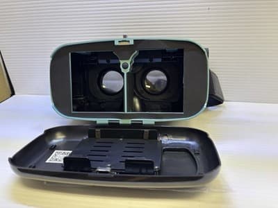 Utopia 360 Virtual Reality 3D Headset + Bluetooth Controller In Box - Thumbnail 7