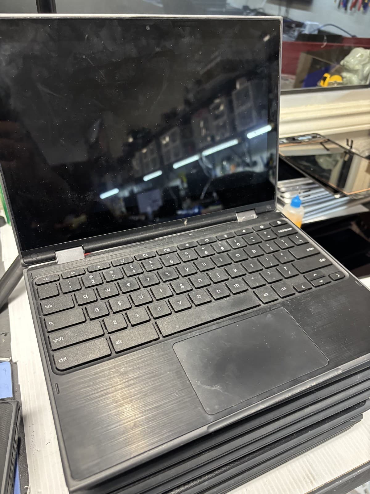 Lot of 10 Lenovo Chromebook Power/Screen/Keyboard Issues For Parts unlocked - Thumbnail 5