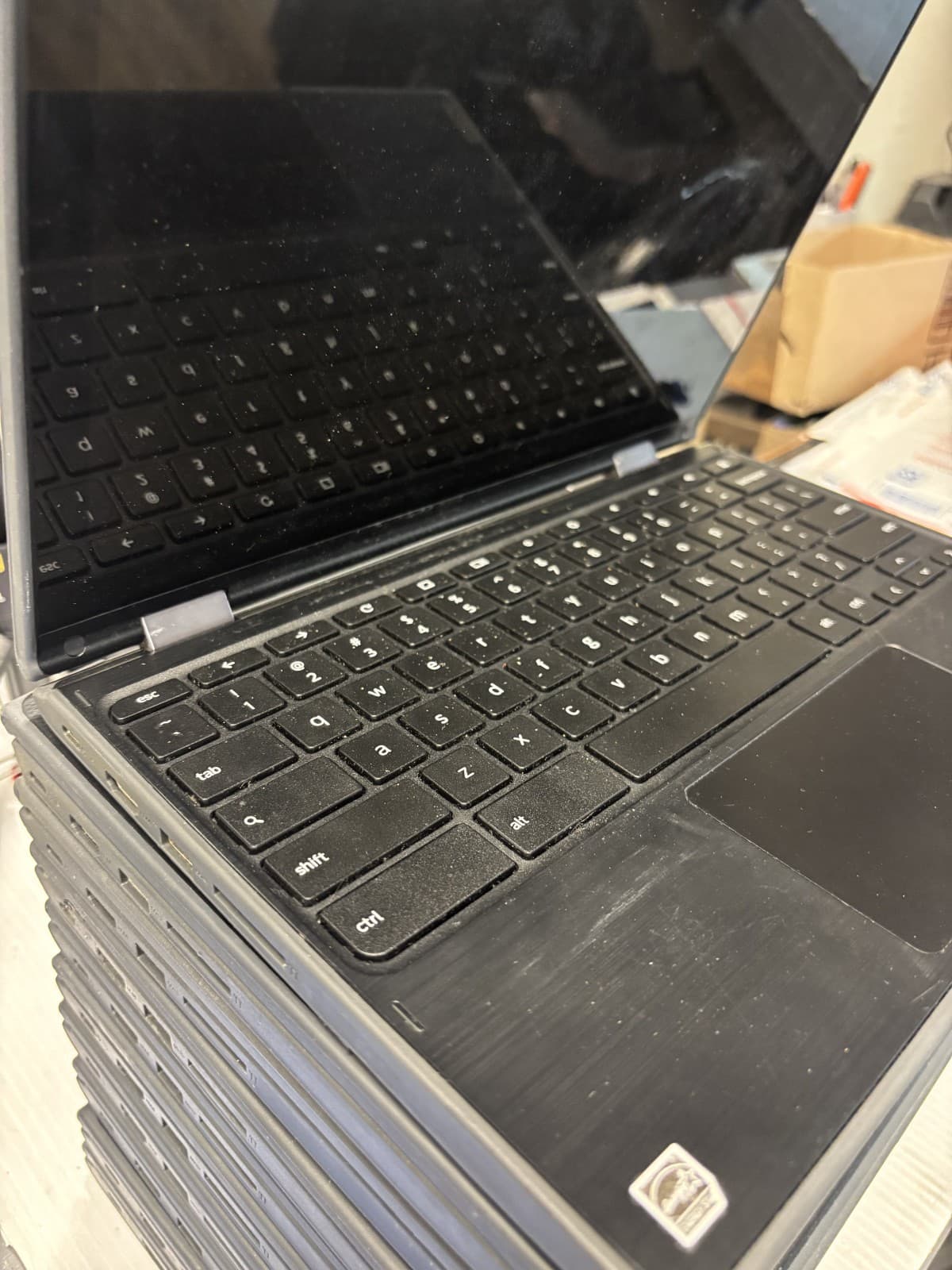 Lot of 10 Lenovo Chromebook Power/Screen/Keyboard Issues For Parts unlocked - Thumbnail 3