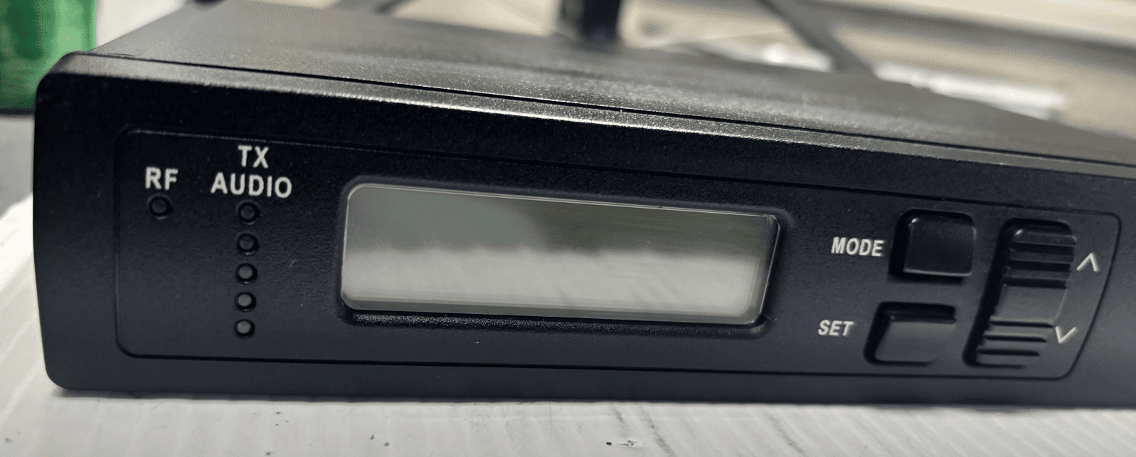 Shure ULXS4 Wireless Standard Receiver 554-590 MHz UNIT ONLY FREE S/H - Thumbnail 2