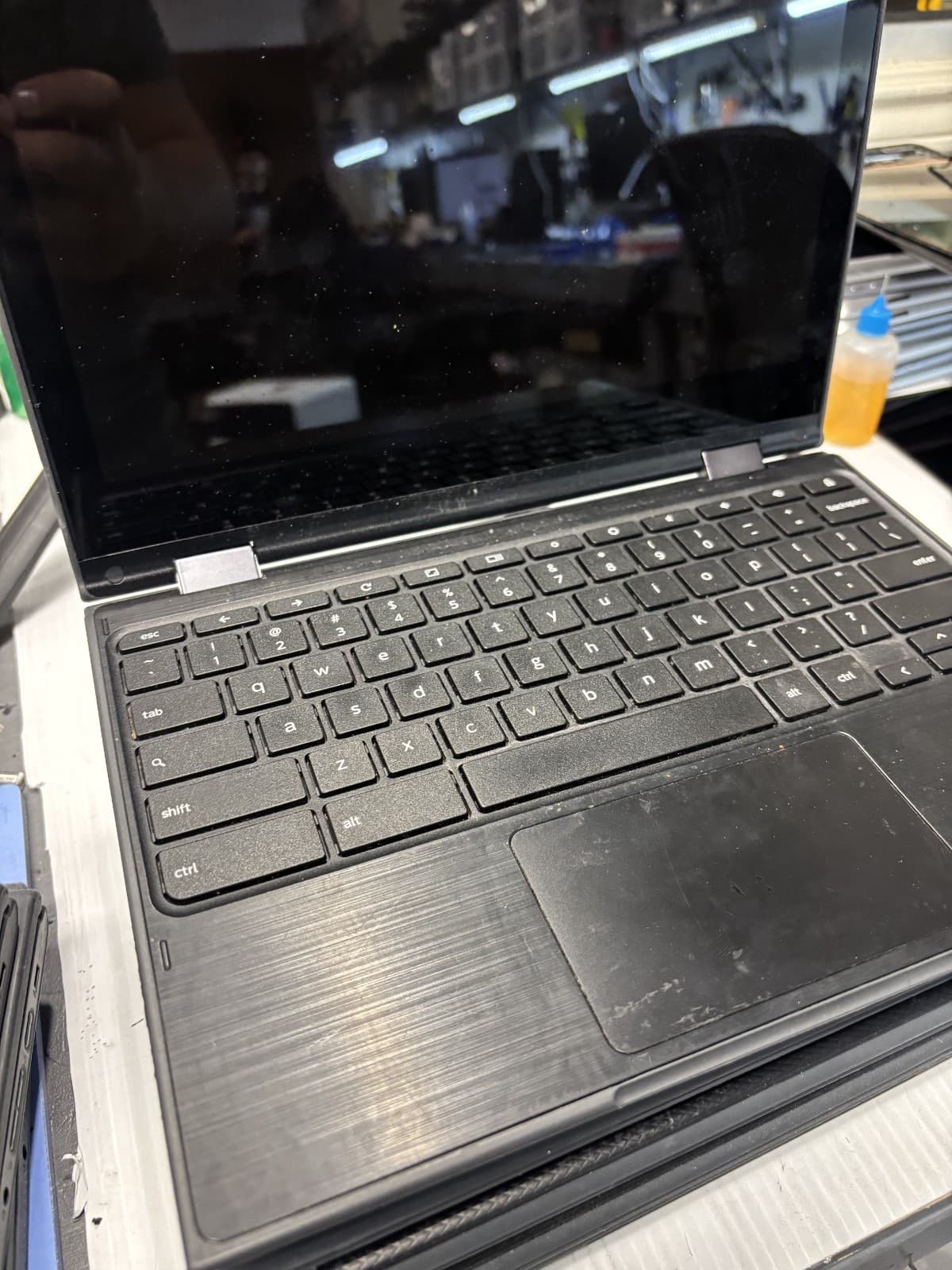 Lot of 10 Lenovo Chromebook Power/Screen/Keyboard Issues For Parts unlocked - Thumbnail 9