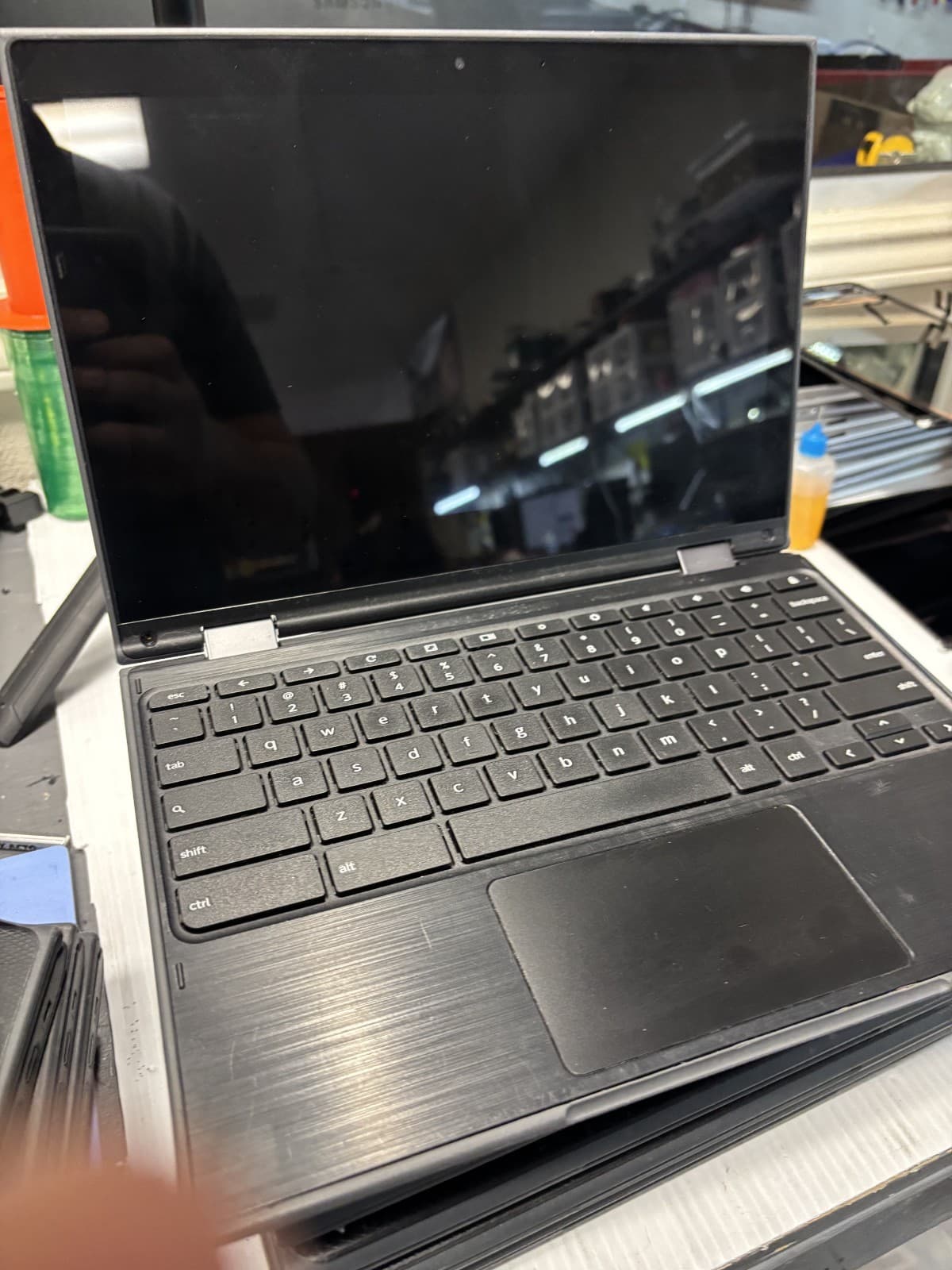 Lot of 10 Lenovo Chromebook Power/Screen/Keyboard Issues For Parts unlocked - Thumbnail 8