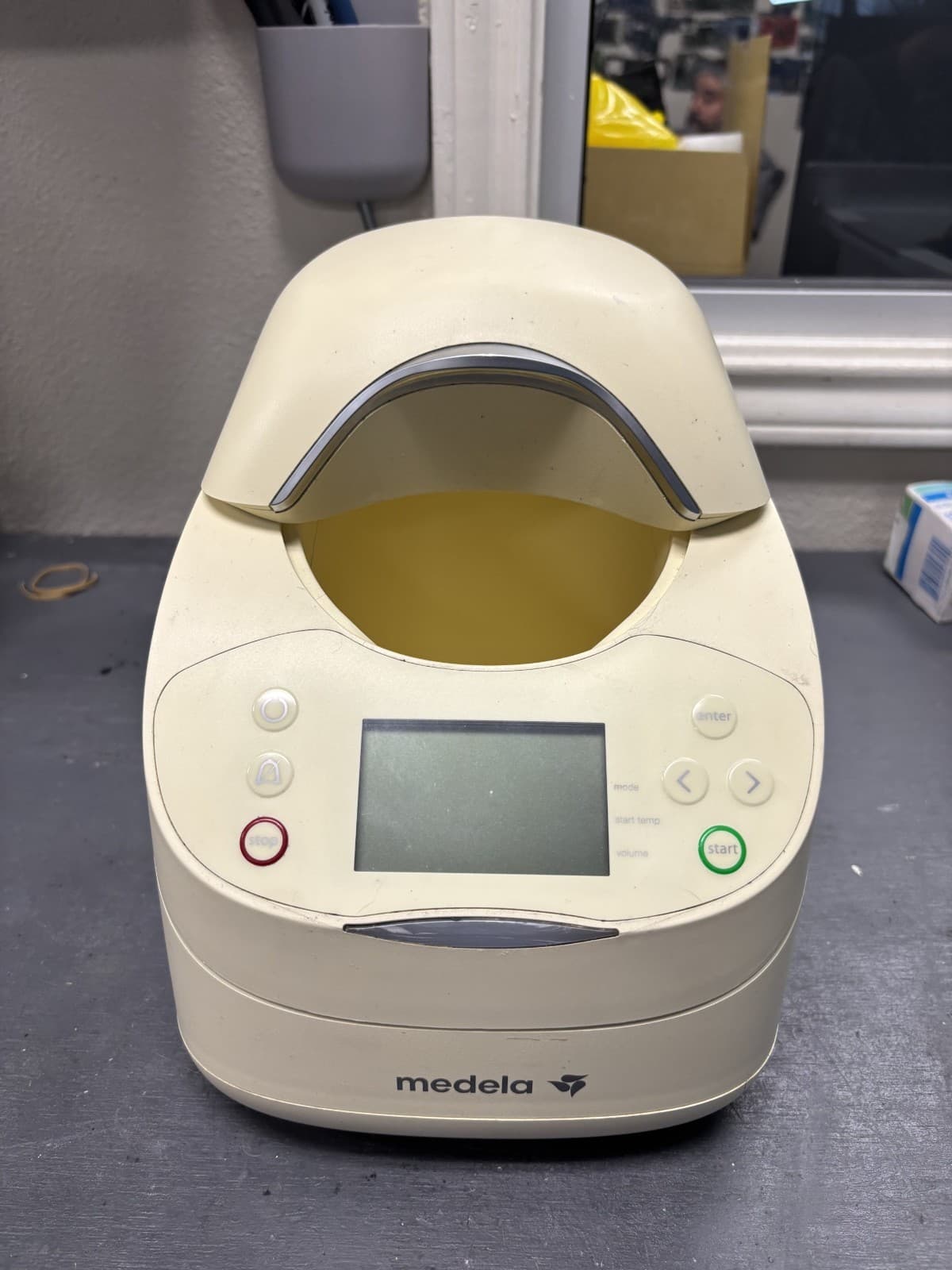 Medela Breast Milk Formula Warmer 87115 Waterless Hospital Grade - Image 1