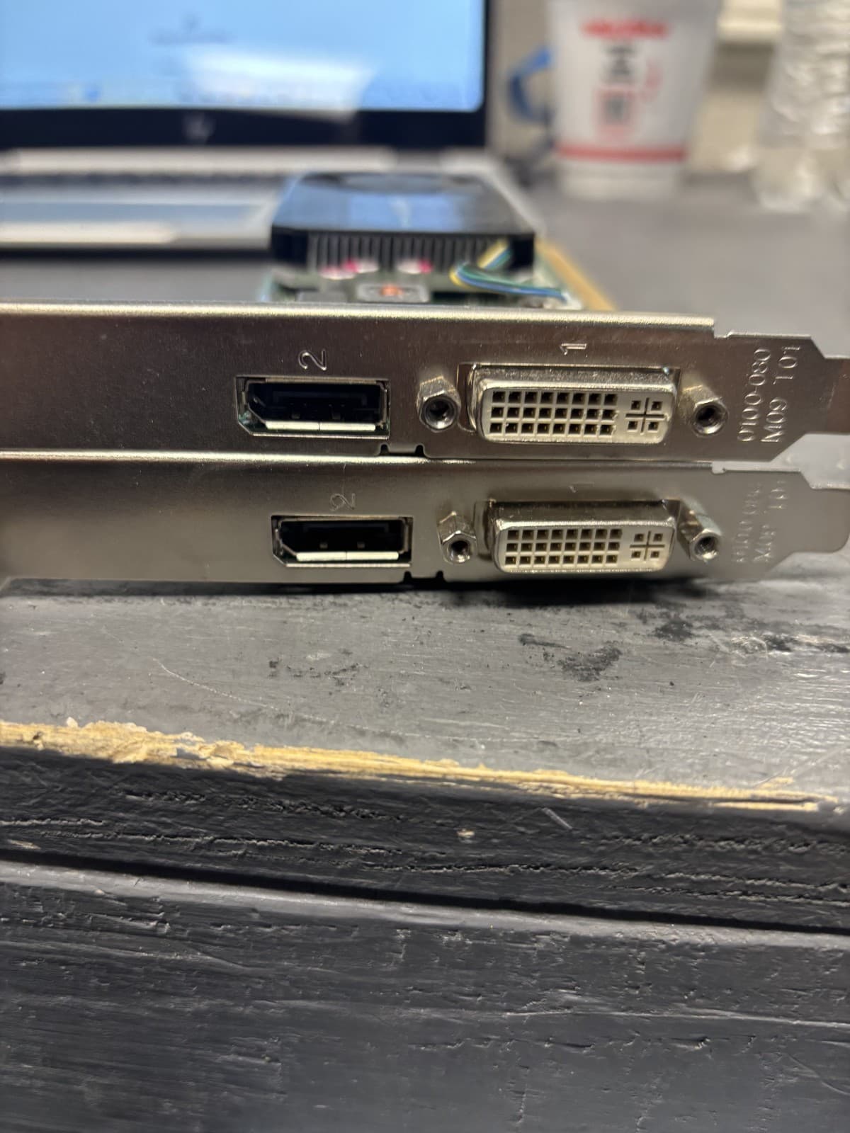 x2 NVIDIA Quadro K620 2 GB GDDR3 PCI Express 2.0 x16 Desktop Video Card - Thumbnail 2