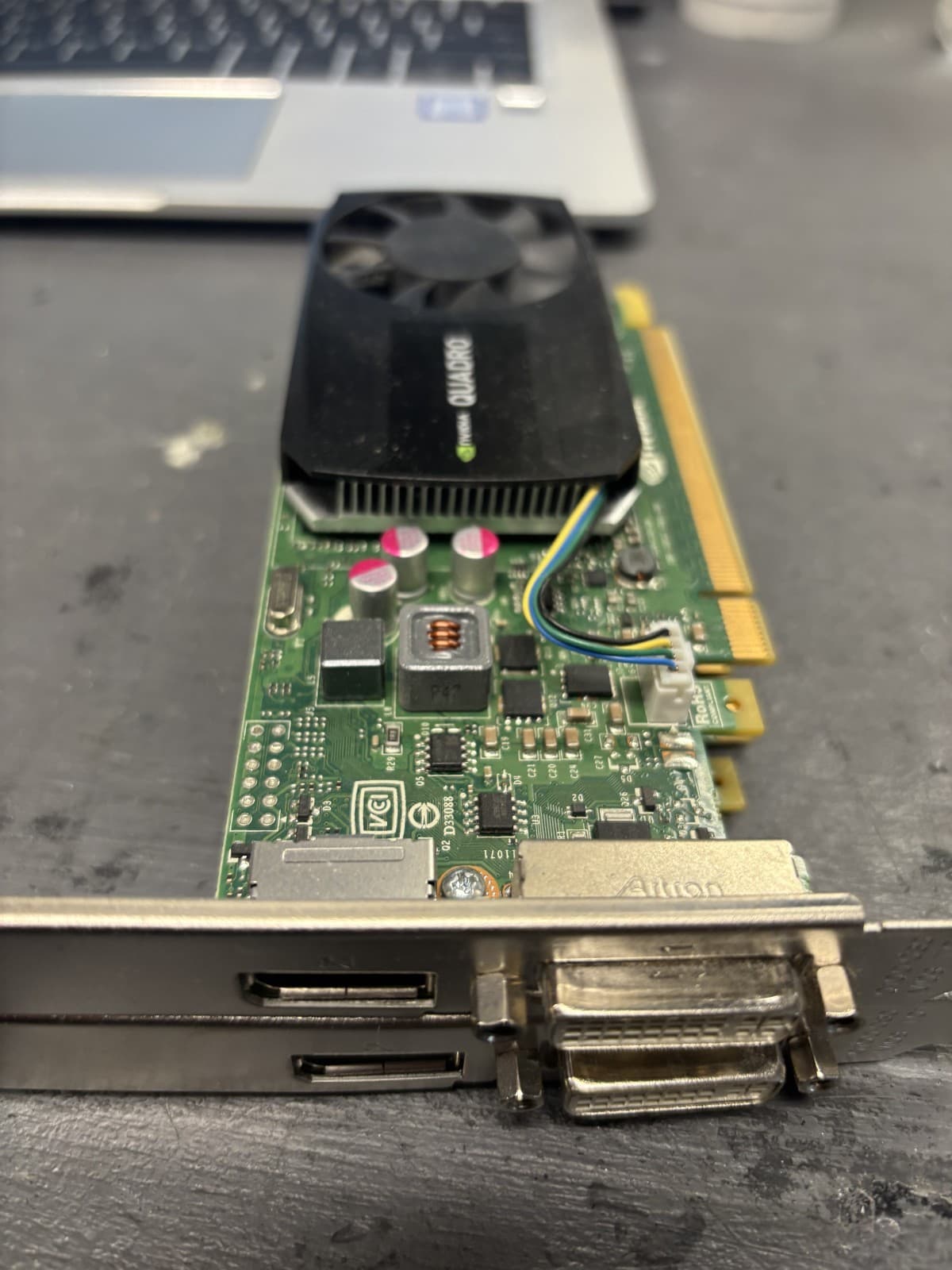 x2 NVIDIA Quadro K620 2 GB GDDR3 PCI Express 2.0 x16 Desktop Video Card - Thumbnail 3