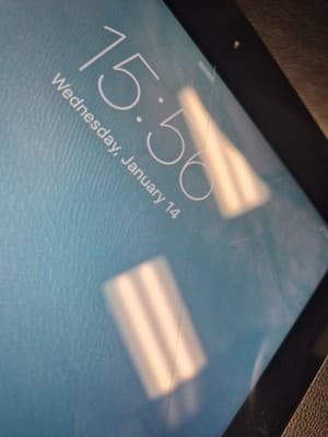 Apple iPad 2 16 GB Black A1395 Unlocked (Hair Line Crack) - Thumbnail 2