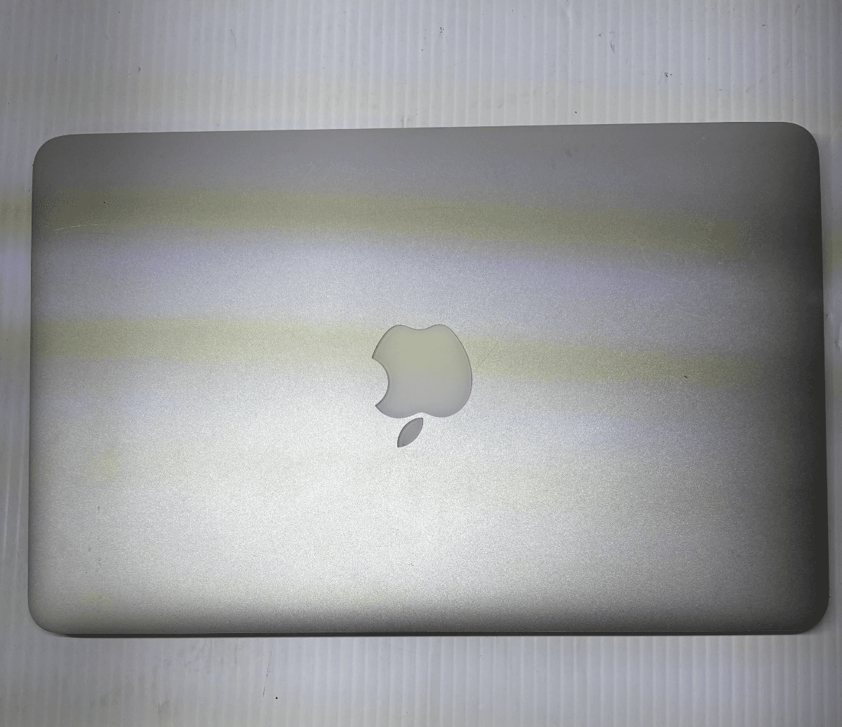 APPLE MACBOOK AIR Model A1465-EMC2631 For Parts N/Working - Image 1