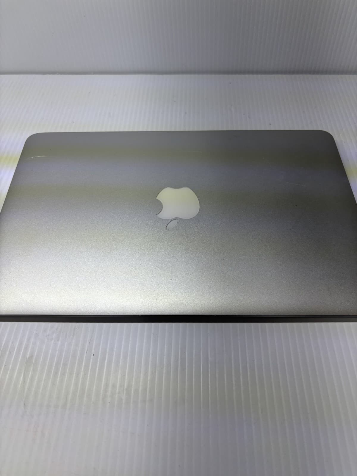 APPLE MACBOOK AIR Model A1465-EMC2631 For Parts N/Working - Thumbnail 2