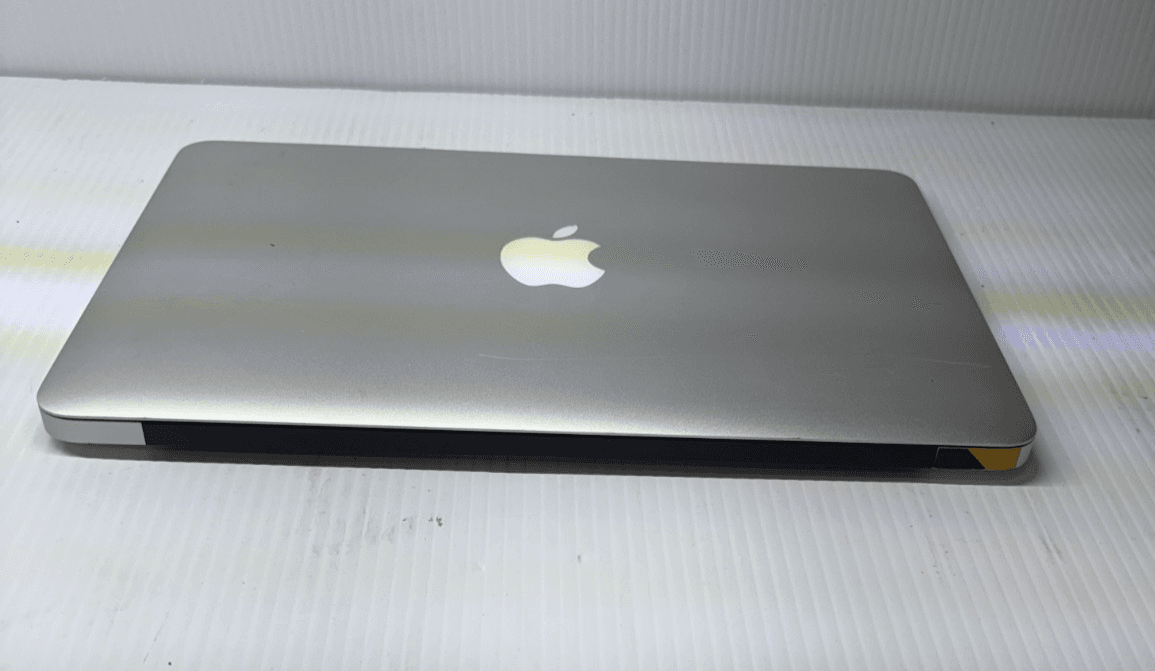 APPLE MACBOOK AIR Model A1465-EMC2631 For Parts N/Working - Thumbnail 5