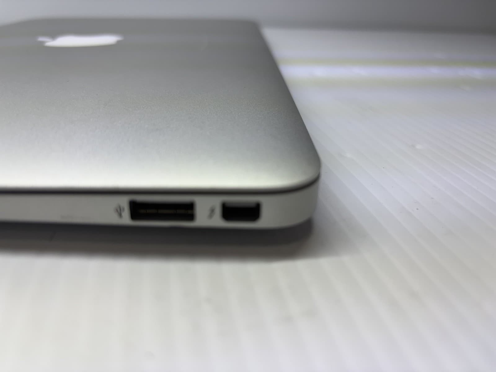 APPLE MACBOOK AIR Model A1465-EMC2631 For Parts N/Working - Thumbnail 8