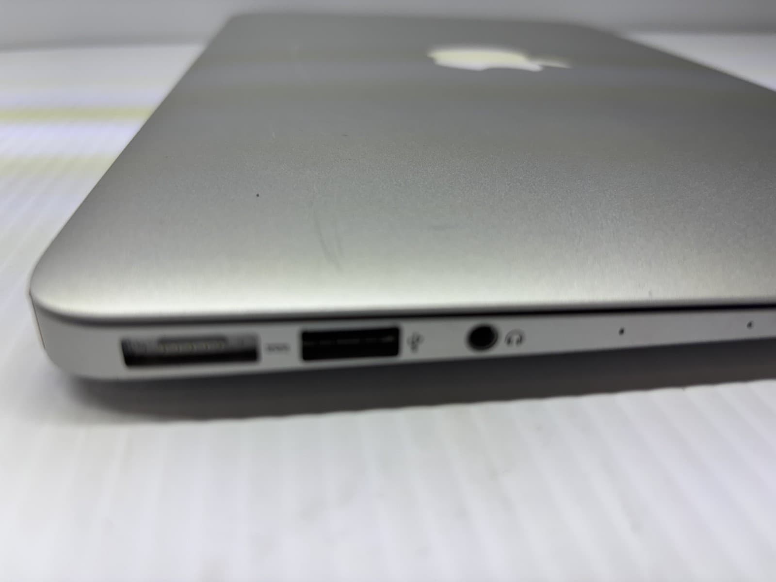 APPLE MACBOOK AIR Model A1465-EMC2631 For Parts N/Working - Thumbnail 9