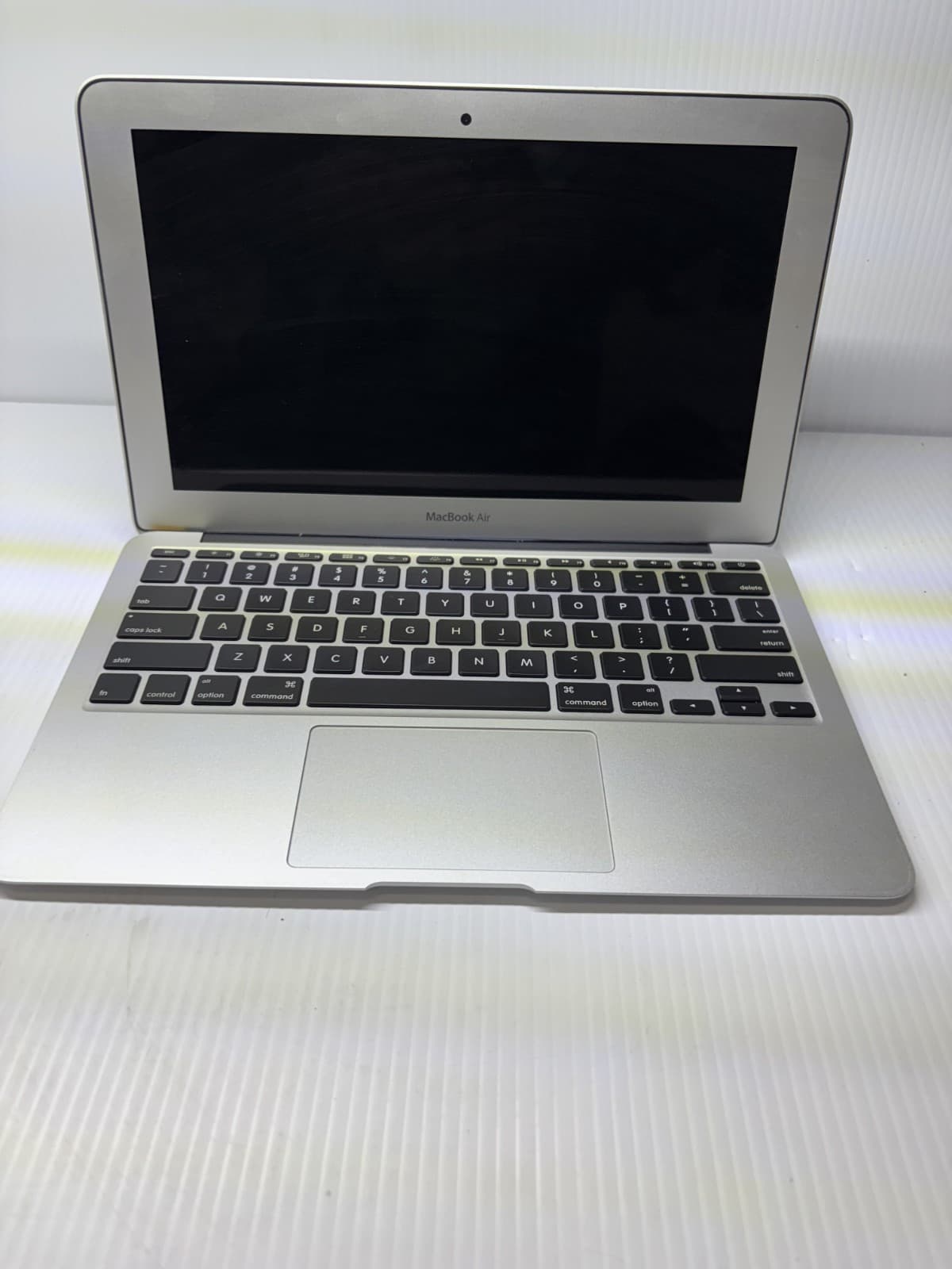 APPLE MACBOOK AIR Model A1465-EMC2631 For Parts N/Working - Thumbnail 3