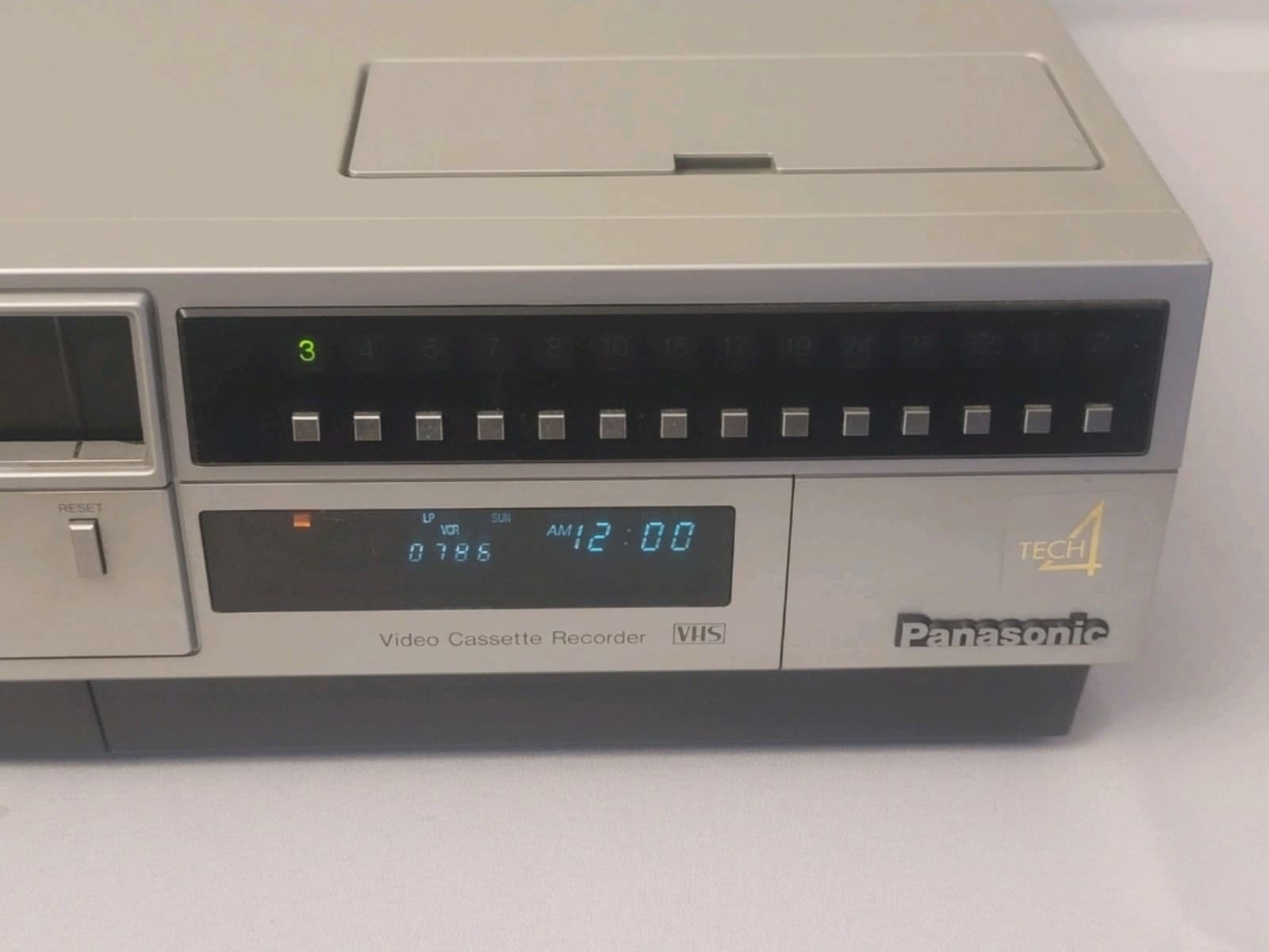 Vintage Panasonic video cassette recorder PV-1520-k with remote and manual - Thumbnail 5