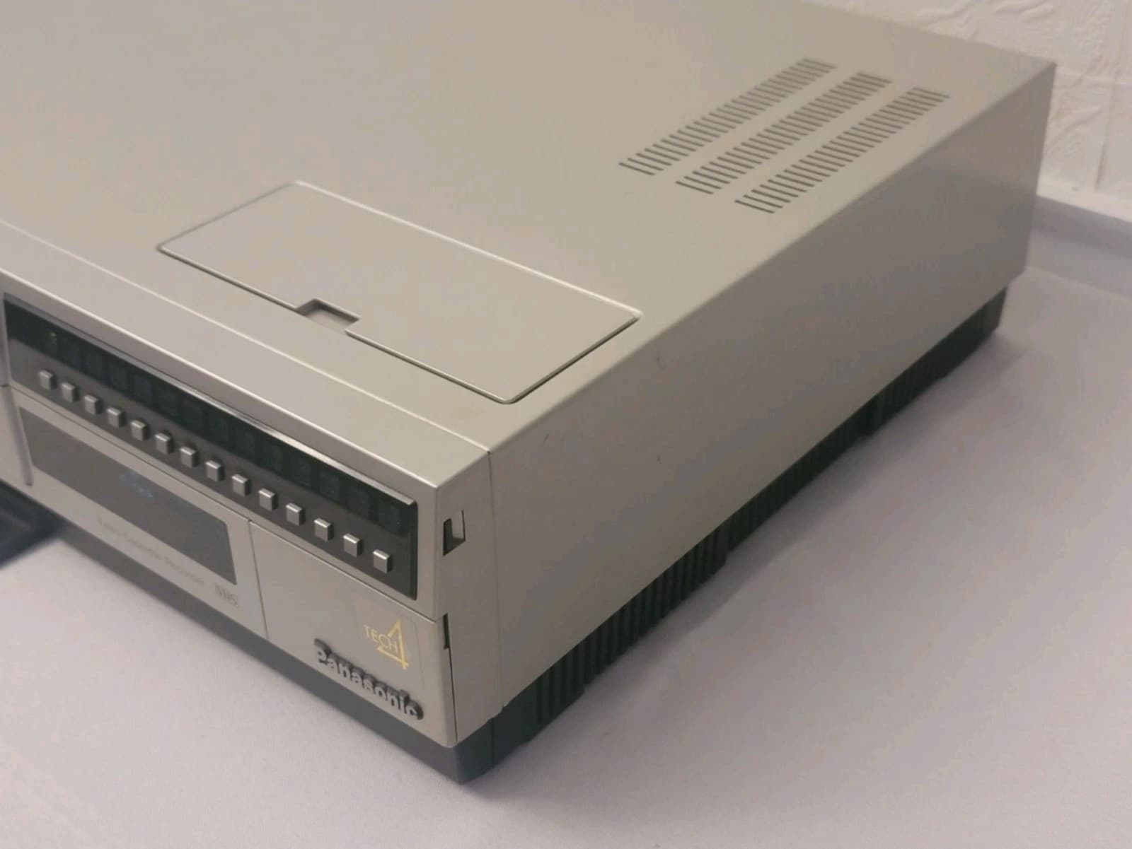 Vintage Panasonic video cassette recorder PV-1520-k with remote and manual - Thumbnail 9