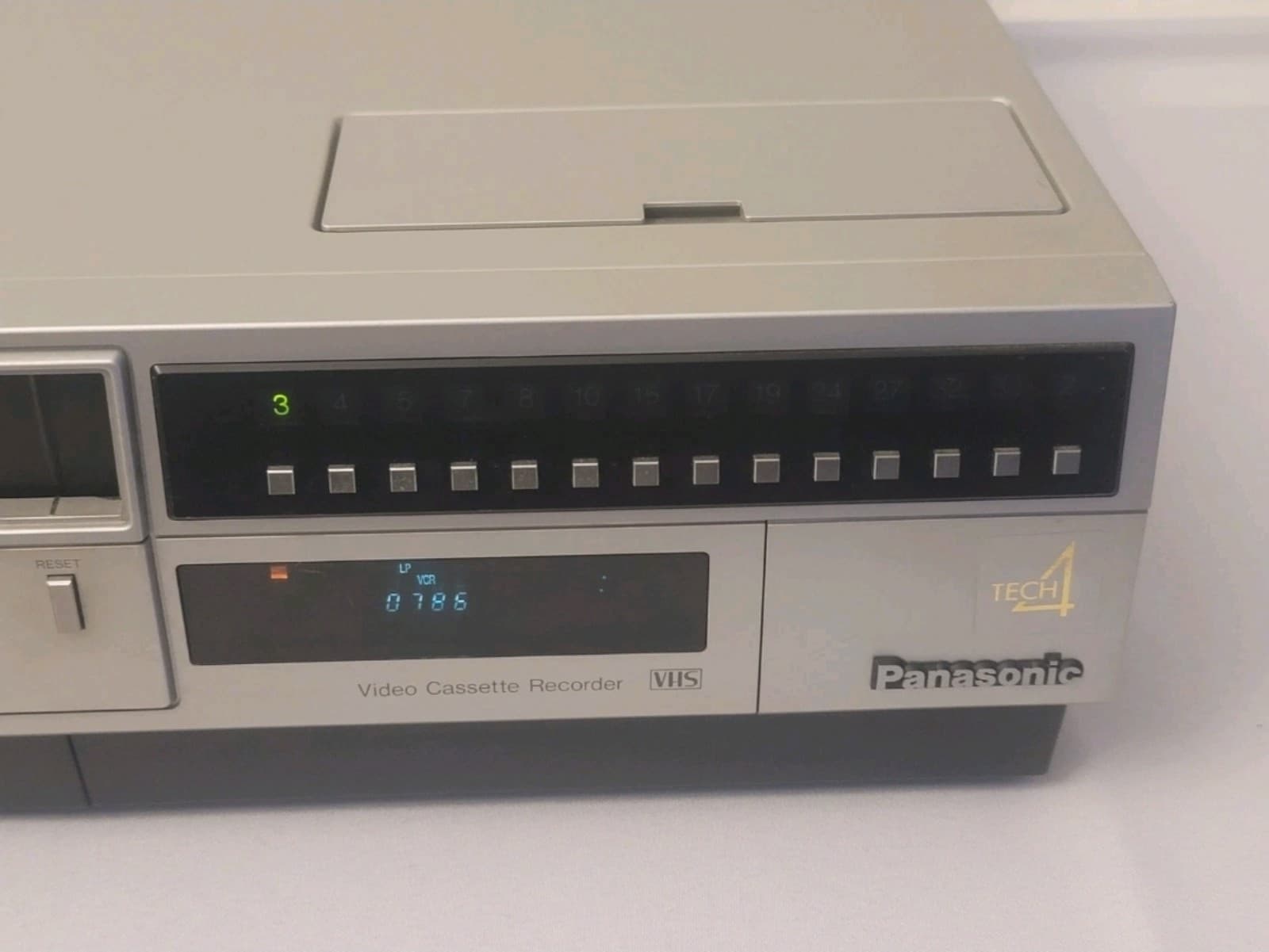 Vintage Panasonic video cassette recorder PV-1520-k with remote and manual - Thumbnail 4
