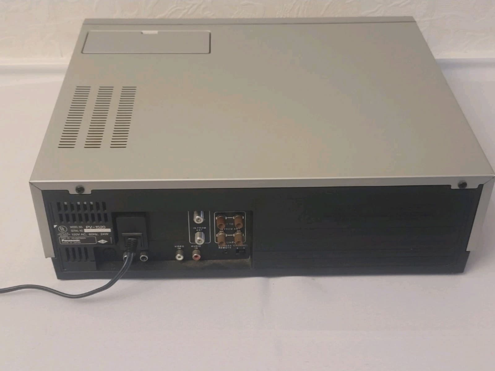 Vintage Panasonic video cassette recorder PV-1520-k with remote and manual - Thumbnail 10