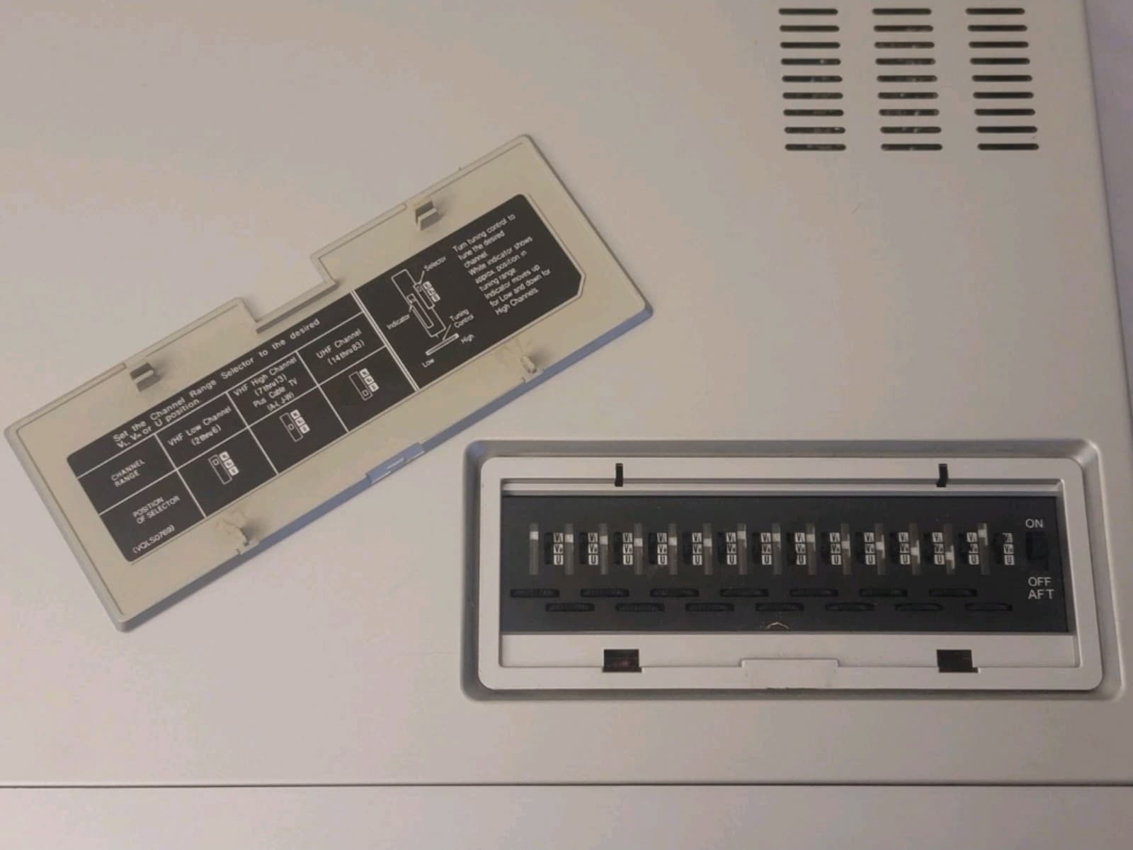 Vintage Panasonic video cassette recorder PV-1520-k with remote and manual - Thumbnail 8
