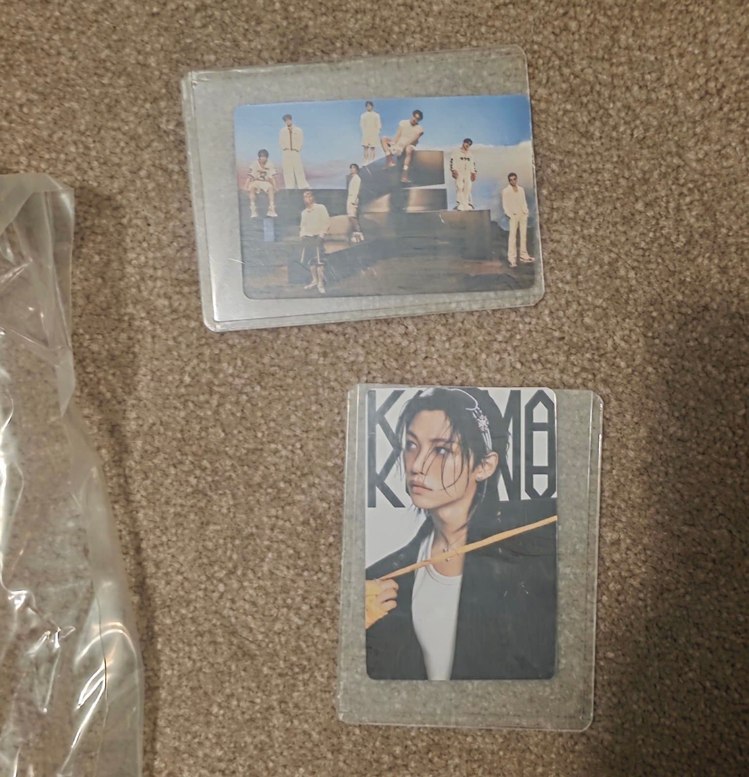 K-Pop Merchandise 2 Trading Cards & Toy - Thumbnail 5