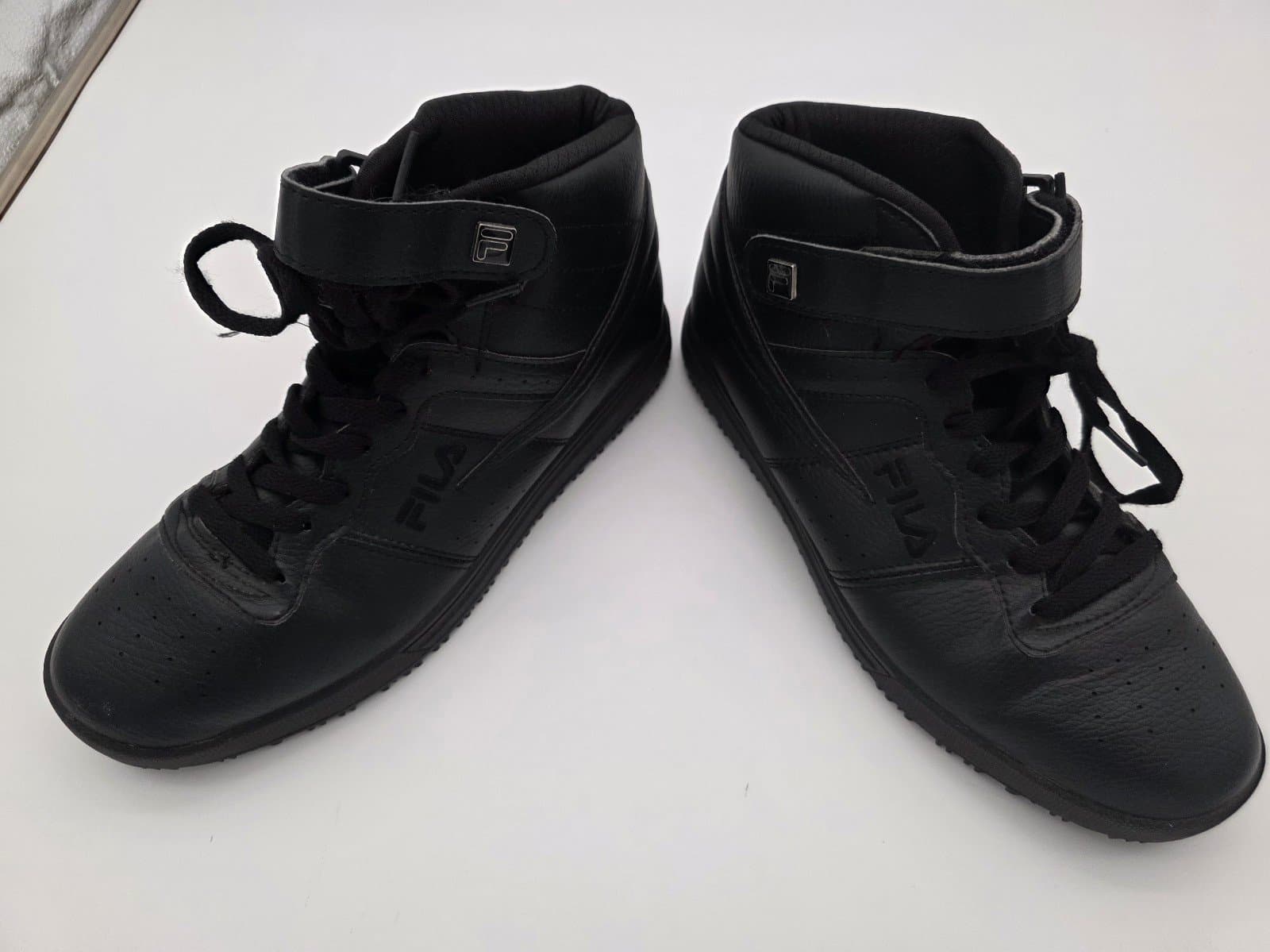 Women's Work Shoes sz 8 Fila Sneakers - Thumbnail 4
